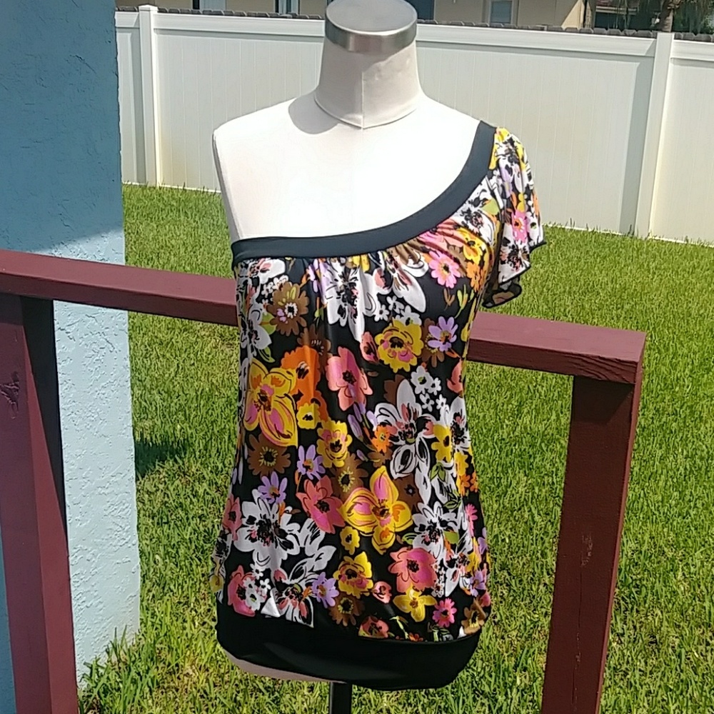 Wet Seal Women's Top.  M.